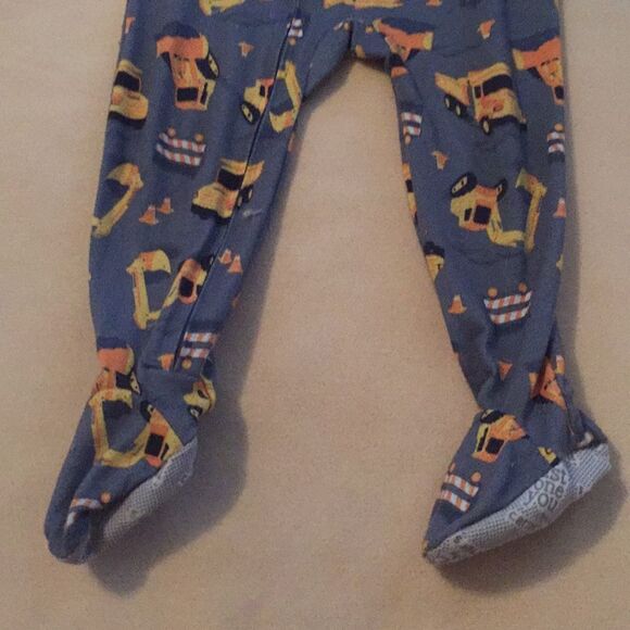 4/$20 Carter’s Footed Pajamas Construction Sz 2T - Picture 3 of 5